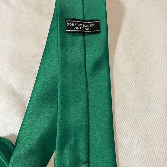 Green tie 💚 - Picture 4 of 4